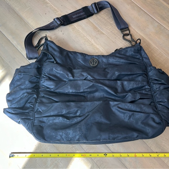 Lululemon gym bag - Picture 10 of 13